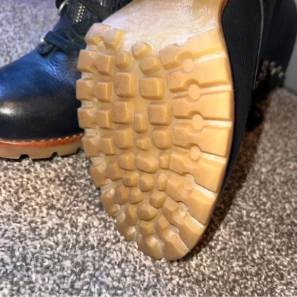 UGG Lace UP Leather Heeled Boots Size 9 - Picture 7 of 9